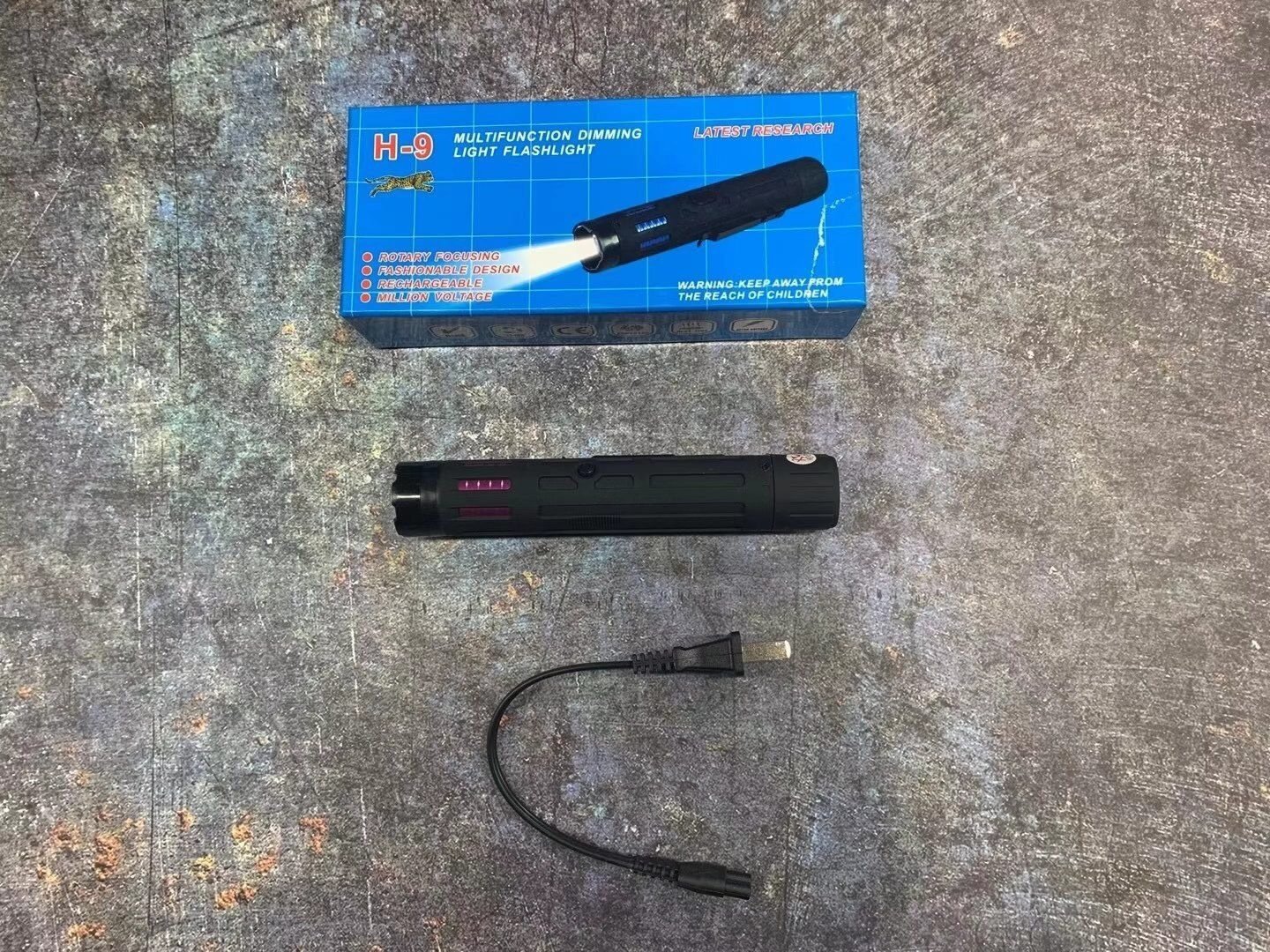 H9型強光高壓電擊棒