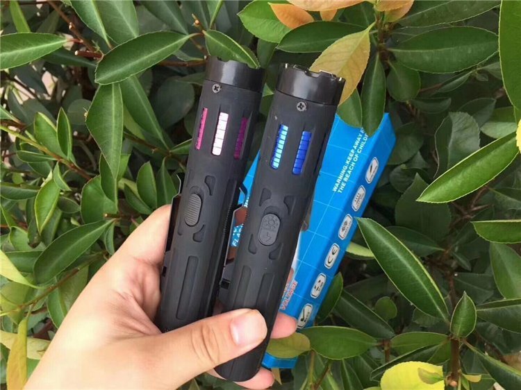 H9型強光高壓電擊棒
